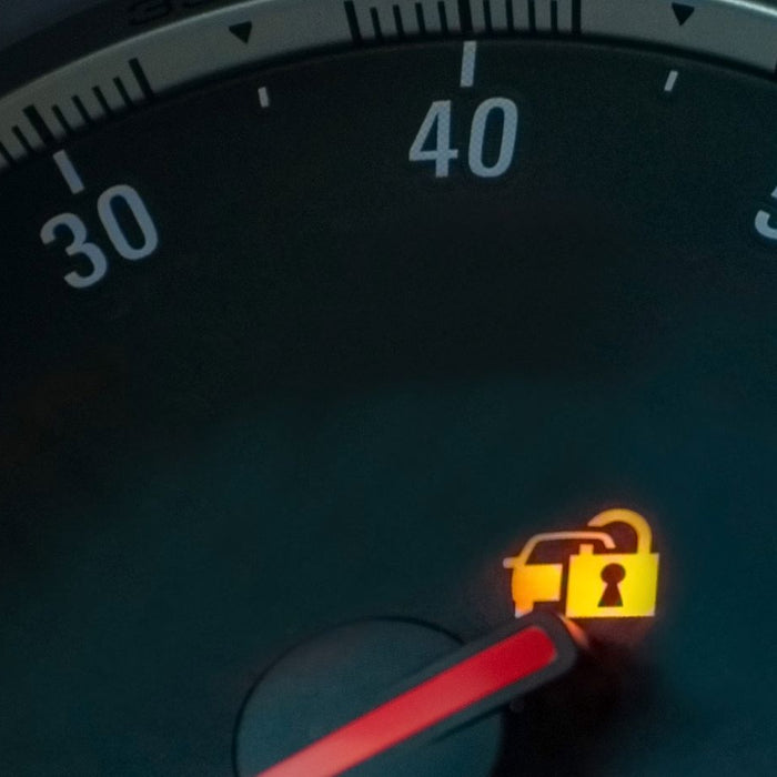 The immobilizer warning light appears on the car's dashboard
